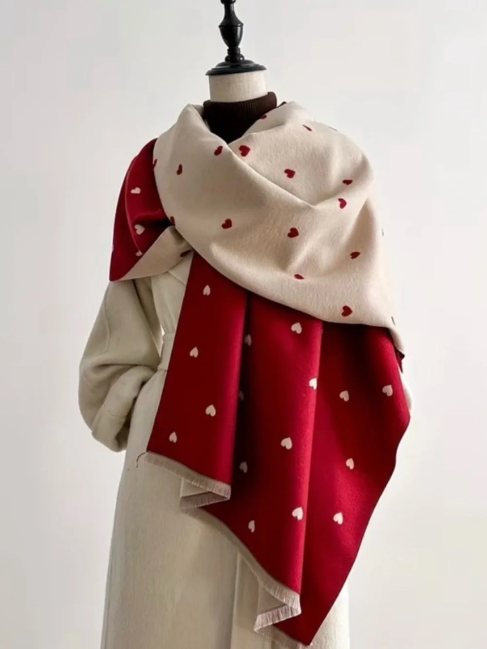Reversible Red and Cream Heart Print Scarf New Elegant